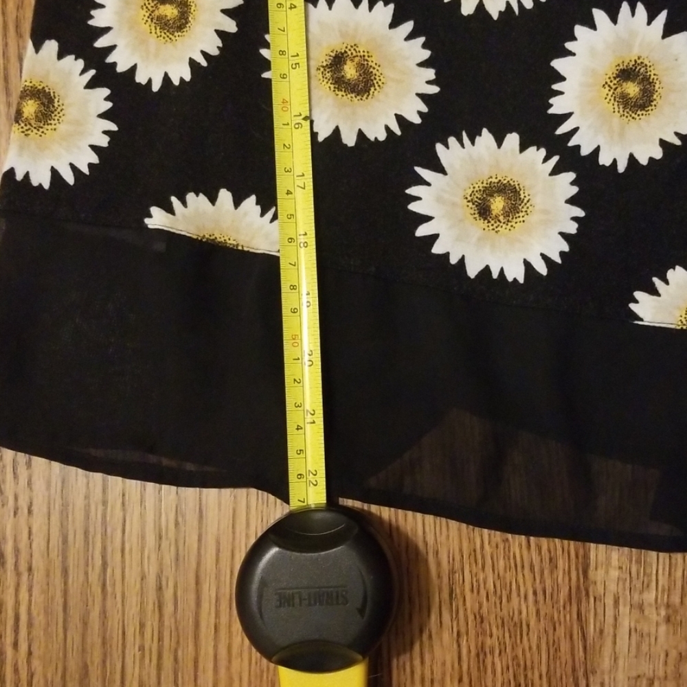 Given as gift with purchase**Flowy floral top - Picture 6 of 7